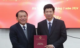 Bản tin 8H: Trao quyết định điều động, bổ nhiệm Phó Chủ tịch tỉnh giữ chức Thứ trưởng