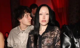 Em gái Miley Cyrus giữa ồn ào từ mặt mẹ