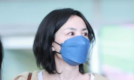 Ngoại hình không hợp lý của Vương Phi ở tuổi 55