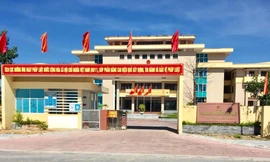 Bản tin 8H: Trưởng phòng giáo dục xin thôi chức làm nhân viên