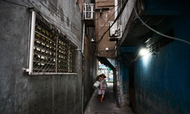 Những con hẻm siêu nhỏ, hộp ngủ 2m2 bị bịt kín lối thoát hiểm ở TPHCM