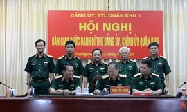 Bản tin 8H: Bàn giao chức danh Bí thư Đảng ủy, Chính ủy Quân khu 1