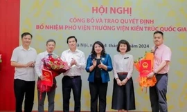Bản tin 8H: Trao Quyết định của Bộ trưởng Bộ Xây dựng về công tác cán bộ