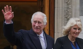 Tình trạng Vua Charles sau ca phẫu thuật 