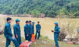 Bản tin 8H: Tìm thấy thi thể một trong hai nam sinh mất tích trên sông Nậm Mộ