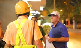 Chở giúp khách Tây say xỉn qua chốt CSGT, tài xế bị phạt 4,5 triệu đồng