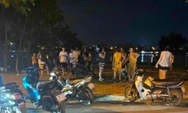 Bản tin 8H: Cô gái ôm gấu bông nghi tự tử ở hồ Mật Sơn