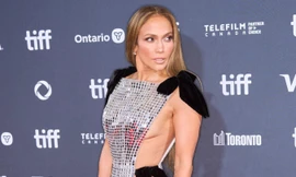 Chiếc váy báo thù táo bạo của Jennifer Lopez