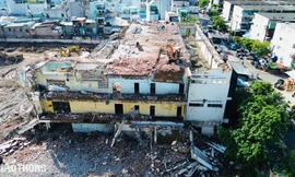 Cận cảnh tháo dỡ công trình trên khu đất vàng 419 Lê Hồng Phong, TP.HCM