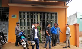 Ném bom xăng, đốt nhà dân giữa ban ngày