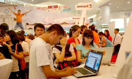 Khách đi máy bay ngày càng thích mua vé và check-in online