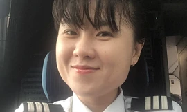 Lê Thị Bích Hồng trở thành nữ cơ trưởng ở tuổi 33.