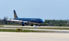 Vietnam Airlines phải đổi lịch một số chuyến bay tới Thượng Hải do ảnh hưởng bão.