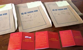 Nhiều hồ sơ giả để hưởng chính sách người có công đã bị phát hiện, nhưng việc thu hồi tiền hưởng sai không dễ. Ảnh minh hoạ.