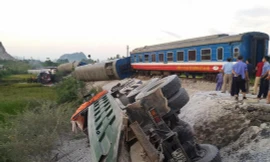 Sau hàng loạt tai nạn tàu hỏa, cục trưởng đường sắt nhận khiển trách. Ảnh vụ tai nạn tại Tĩnh Gia, Thanh Hóa.