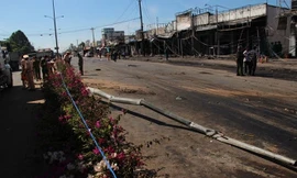 Xe bồn chở xăng gặp tai nạn gây cháy 19 căn nhà, 6 người tử vong và nhiều người bị thương nặng tại Bình Phước ngày 22/11.