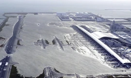 Sân bay Kansai (Osaka, Nhật Bản) ngập trong nước, một phần nhà ga cũng bị ảnh hưởng nặng do bão tới nay vẫn chưa khắc phục xong.