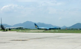 Đường băng 1B sân bay Nội Bài đang xuống cấp do khai thác vượt thiết kế