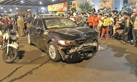 Hiện trường vụ nữ tài xế say rượu lái xe gây tai nạn tại ngã tư Hàng Xanh (TPHCM) tối 21/10.