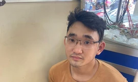 Sau khi xách búa cướp tiệm vàng ở TPHCM, nghi phạm vẫn ung dung ngồi chơi game 