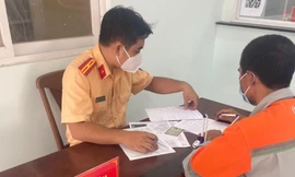 Triệu tập tài xế xe trộn bê tông nghênh ngang chạy ngược chiều ở Sài Gòn 