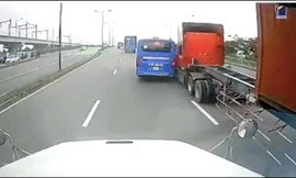 Tài xế xe buýt nói gì về clip ‘cú tạt đầu’ suýt gây tai nạn gây xôn xao trên mạng?