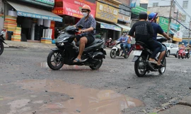 TPHCM: Đường nham nhở ổ gà, ngập úng sau khi nâng cấp cống thoát nước 