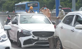 5 ô tô va chạm liên hoàn trên cầu Sài Gòn, giao thông ùn ứ kéo dài 