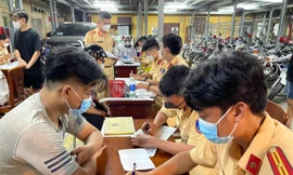 Nhiều trường hợp náo loạn đường phố trong đêm mừng chiến thắng của tuyển U23 