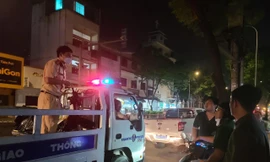 Xe máy tông vào xe buýt, một người tử vong 