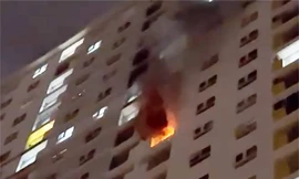 TPHCM: Căn hộ chung cư ở quận 8 bốc cháy, cư dân hoảng hốt tháo chạy