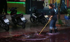 Kiểm tra các cơ sở sản xuất sau vụ nước đỏ ngập khu dân cư ở TPHCM