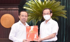 Công bố quyết định của Bộ Chính trị, Ban Bí thư về công tác cán bộ 