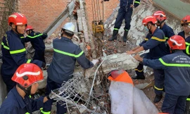 Hiện trường vụ sập tường công trình làm hai người thương vong ở TPHCM 