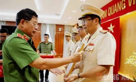 Thăng cấp bậc hàm cho 3 cán bộ chủ chốt của Công an TPHCM