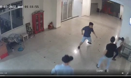 Con trai danh ca Chế Linh bị hành hung 