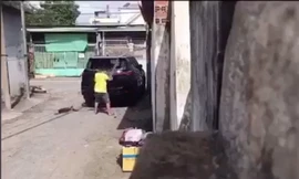 Bắt đối tượng đập phá xe ô tô vì ‘chướng mắt’ 