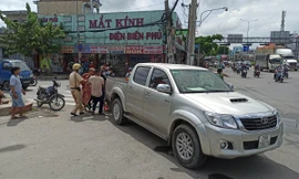 Nam thanh niên bị xe ‘hổ vồ’ kéo lê trên đường 