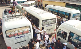 Xe khách tại Hà Nội. Ảnh: Hồng Vĩnh