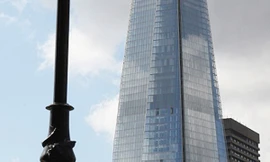 Tòa nhà chạm mây ở xứ sở sương mù