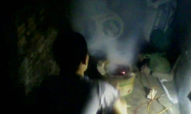 Hai vợ chồng già hôn mê vì sưởi bằng than tổ ong