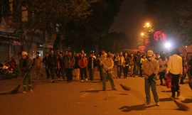 Người lặng lẽ giữ sạch phố hoa