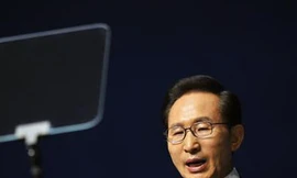 Tổng thống Hàn Quốc Lee Myung Bak trong bài phát biểu kỉ niệm ngày giải phóng Hàn Quốc, 15-8.