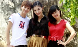 Thí sinh Facelook khoe dáng cùng Á hậu trang sức Hương Giang