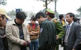 Mặc cảnh phục giả công an, cướp táo tợn