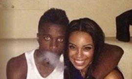 'Miệt mài' nhả khói thuốc lào, sao trẻ M.U sắp bị tống cổ