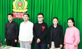 Bắt khẩn cấp ông chủ nhà hàng nuôi 180 tiếp viên nữ sẵn sàng 'đi khách' 