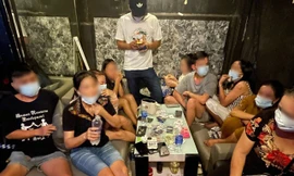 Đột kích sòng bạc quy tụ nhiều ‘quý bà’ ở phố tây Bùi Viện 