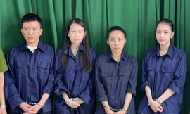 Đột kích tụ điểm có nhiều thanh niên trẻ đẹp múa thoát y phục vụ ‘quý bà’ 
