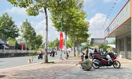 Người đàn ông chết bất thường bên lề đường ở TPHCM